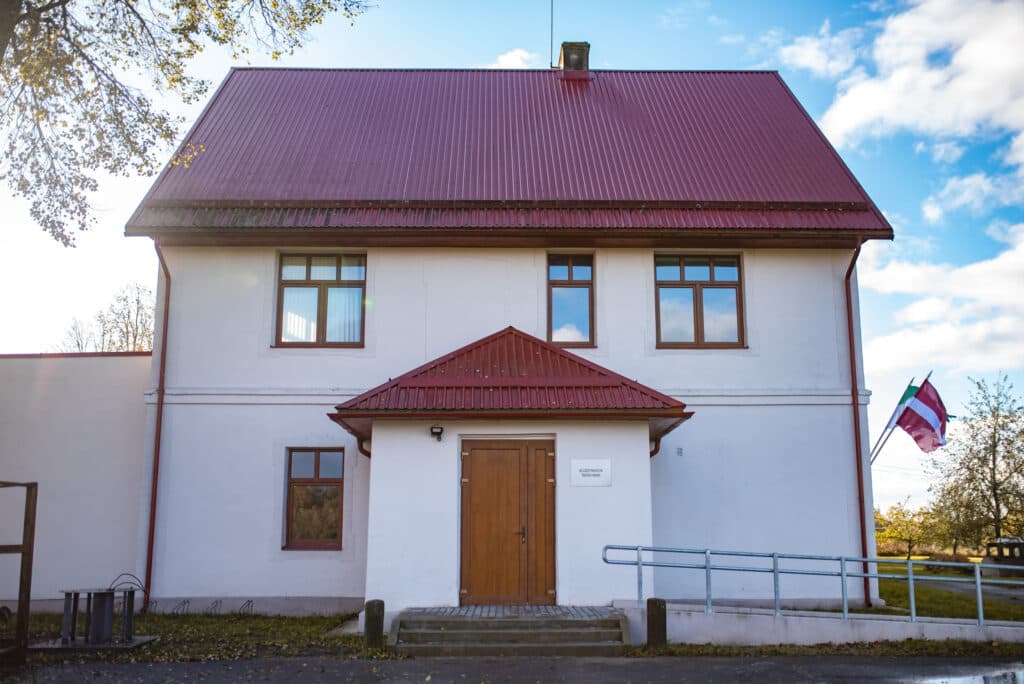 Līgatnes muzikālā teātra izrāde “Zeme, kas skumst”