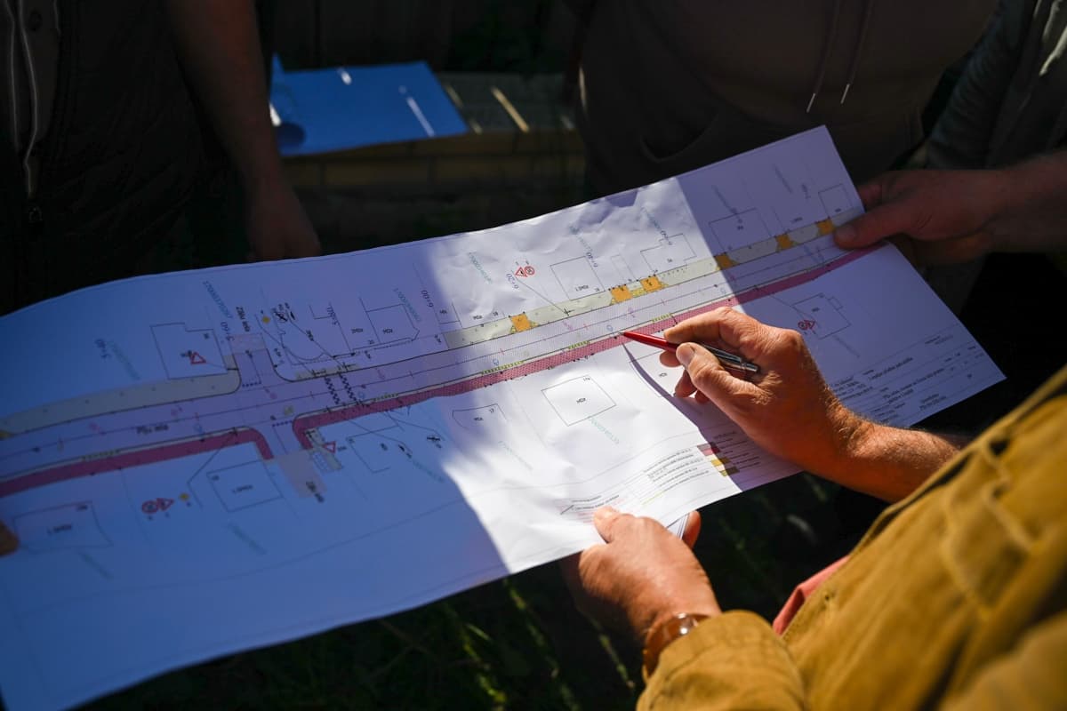 Iedzīvotāju tikšanās par Amatas ielas pretplūdu dambja projektu