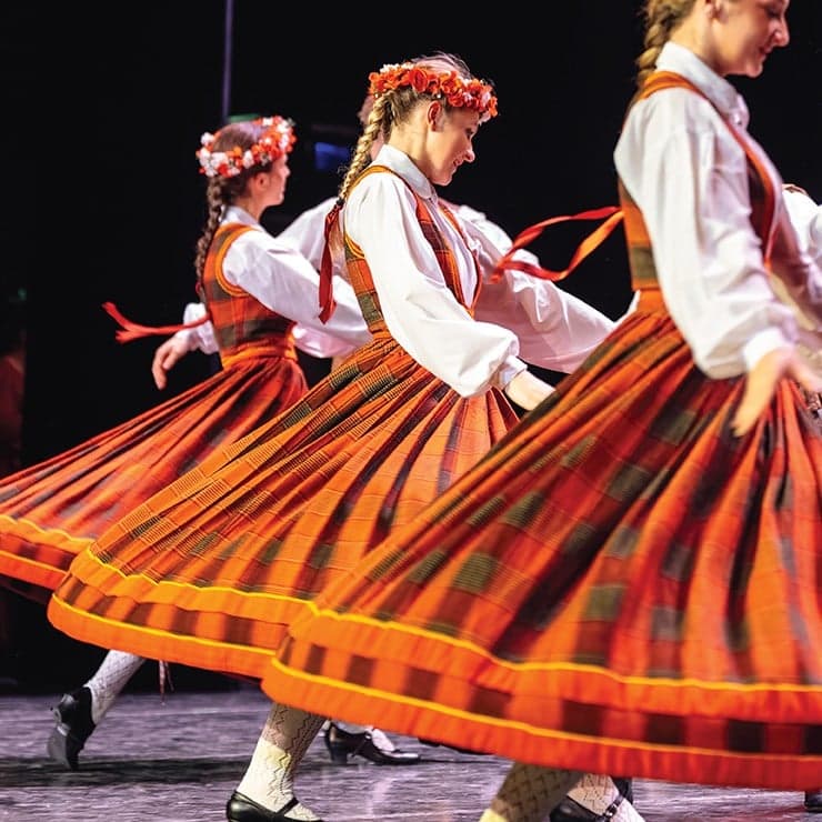 Jauniešu deju kolektīva “Vizbulīte” un draugu deju koncerts “Mēs esam draugi”