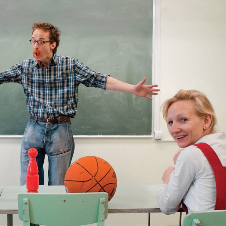 SKOLOTĀJS JĀPS UN KLASE - tiešsaistes izrāde