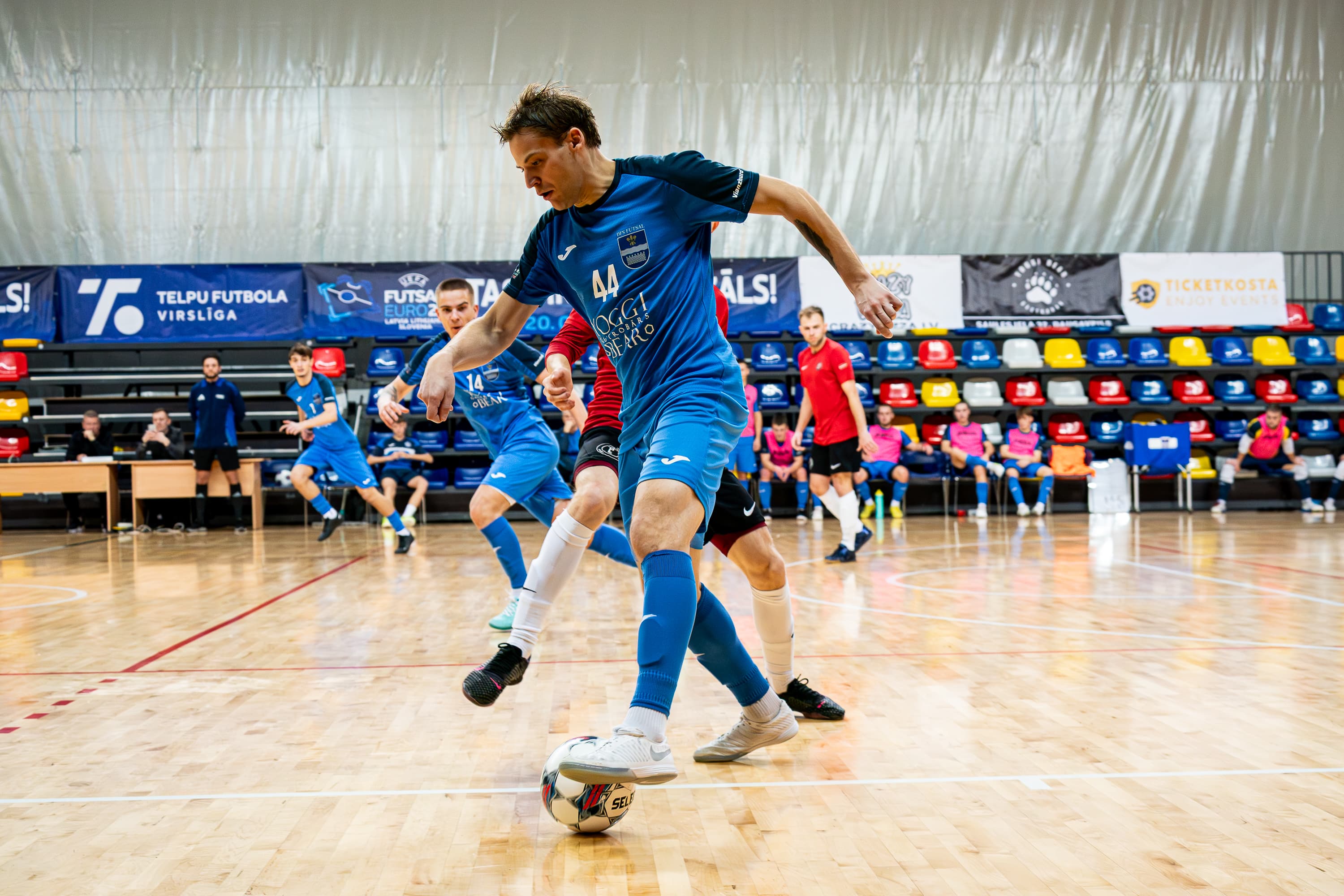 Telpu futbola virslīga | AVClub pret FC Talsi